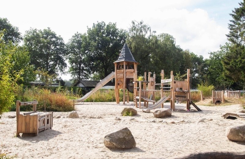 Nieuwe speeltuin blauwe lantaarn